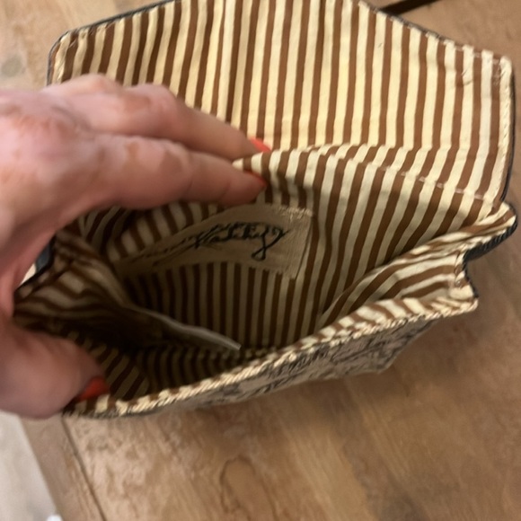 Primitives by Kathy Crossbody Bag “Be Kind” Floral Design Magnetic Flap Lined - Picture 7 of 11